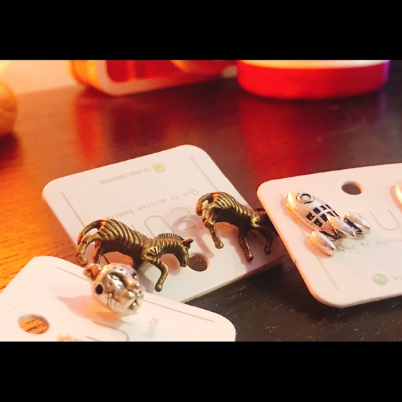 Earrings - Picture 3 of 5